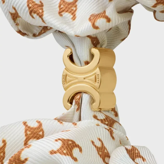Altın Kaplamalı İpek ve Pirinçten CELINE Mini Triomphe Scrunchy Altın Kaplamalı İpek ve Pirinçten CELINE Mini Triomphe Scrunchy