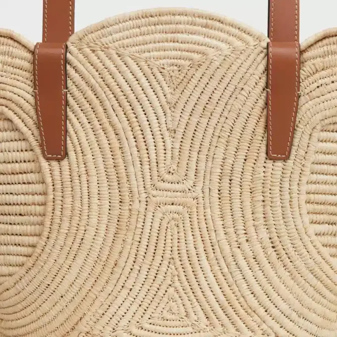Celine Classic Panier Küçük Örgülü Triomphe, Rafya ve Dana Derisi Celine Classic Panier Küçük Örgülü Triomphe, Rafya ve Dana Derisi