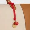 CELINE Madalyon Charm, Pürüzsüz Kuzu Derisi ve Metal CELINE Madalyon Charm, Pürüzsüz Kuzu Derisi ve Metal
