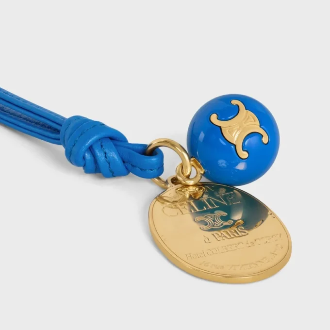 CELINE Madalyon Charm, Pürüzsüz Kuzu Derisi ve Metal CELINE Madalyon Charm, Pürüzsüz Kuzu Derisi ve Metal