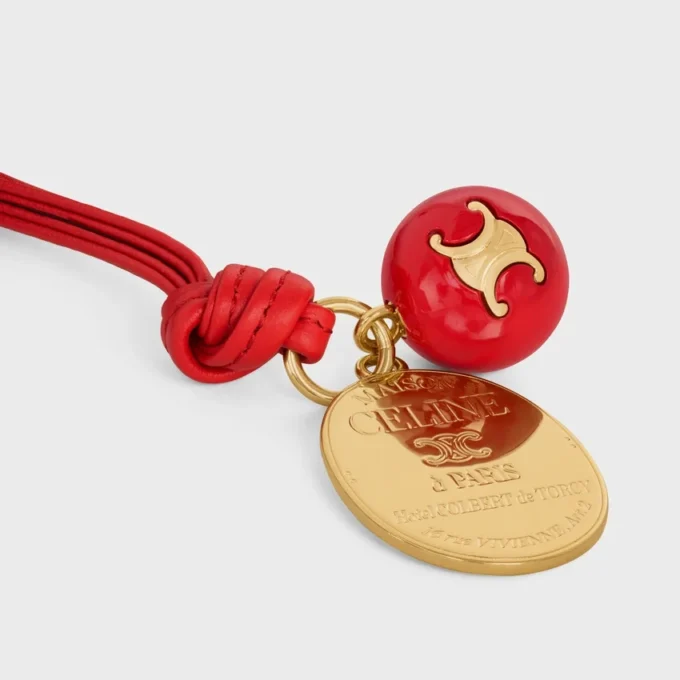 CELINE Madalyon Charm, Pürüzsüz Kuzu Derisi ve Metal CELINE Madalyon Charm, Pürüzsüz Kuzu Derisi ve Metal