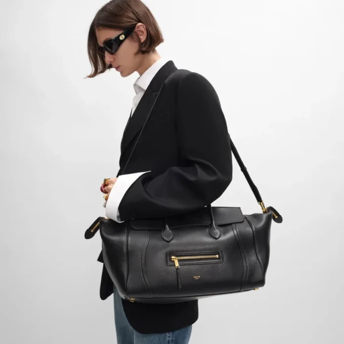Esnek ve Parlak Kuzu Derisinden Luggage Esnek ve Parlak Kuzu Derisinden Luggage