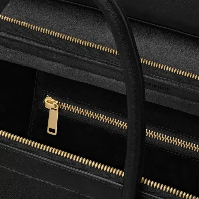 Esnek ve Parlak Kuzu Derisinden Luggage Esnek ve Parlak Kuzu Derisinden Luggage
