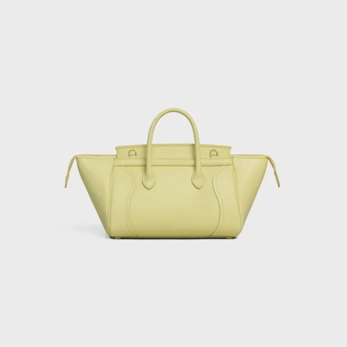 Esnek ve Parlak Kuzu Derisinden Küçük Luggage Esnek ve Parlak Kuzu Derisinden Küçük Luggage