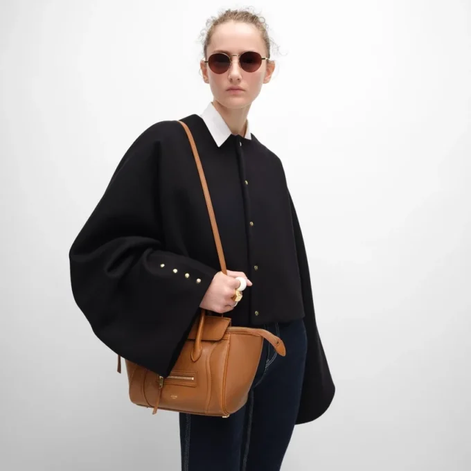 Esnek ve Parlak Kuzu Derisinden Küçük Luggage Esnek ve Parlak Kuzu Derisinden Küçük Luggage
