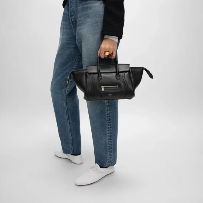 Esnek ve Parlak Kuzu Derisinden Küçük Luggage Esnek ve Parlak Kuzu Derisinden Küçük Luggage