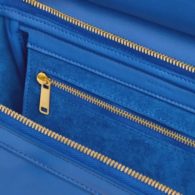 Esnek ve Parlak Kuzu Derisinden Küçük Luggage Esnek ve Parlak Kuzu Derisinden Küçük Luggage