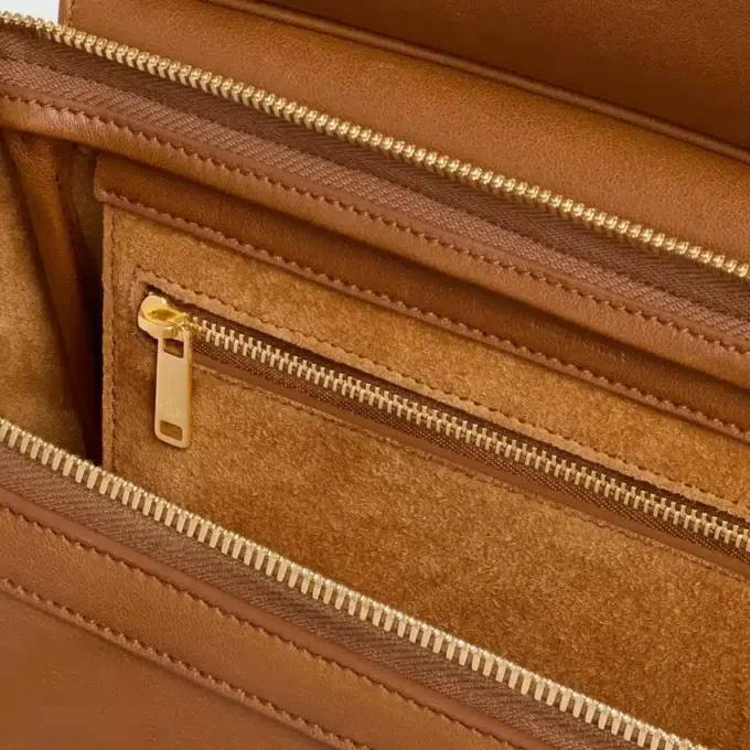 Esnek ve Parlak Kuzu Derisinden Küçük Luggage Esnek ve Parlak Kuzu Derisinden Küçük Luggage