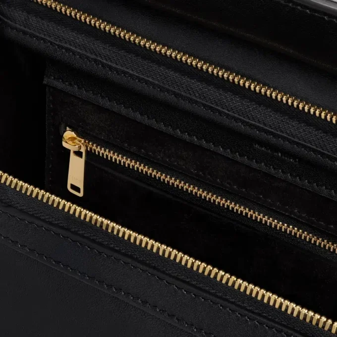 Esnek ve Parlak Kuzu Derisinden Küçük Luggage Esnek ve Parlak Kuzu Derisinden Küçük Luggage