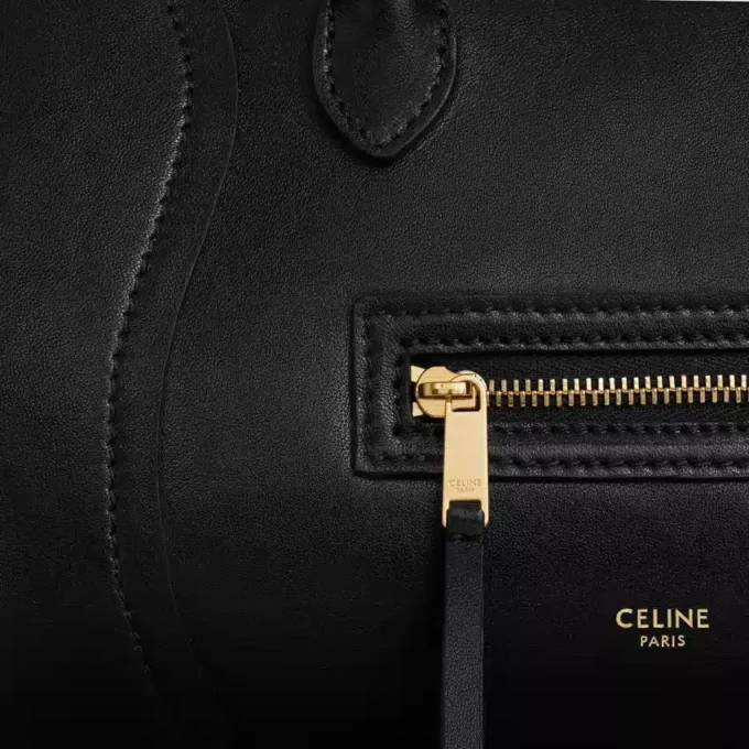 Esnek ve Parlak Kuzu Derisinden Küçük Luggage Esnek ve Parlak Kuzu Derisinden Küçük Luggage