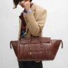 Esnek ve Parlak Kuzu Derisinden Luggage Esnek ve Parlak Kuzu Derisinden Luggage