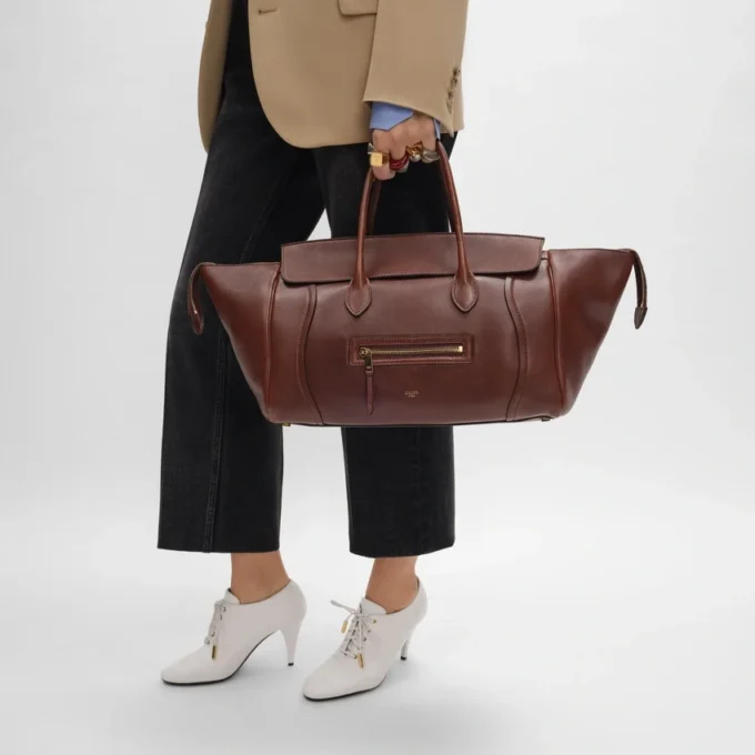 Esnek ve Parlak Kuzu Derisinden Luggage Esnek ve Parlak Kuzu Derisinden Luggage