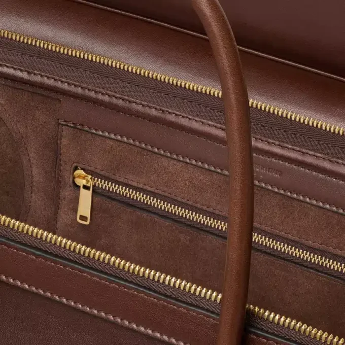 Esnek ve Parlak Kuzu Derisinden Luggage Esnek ve Parlak Kuzu Derisinden Luggage