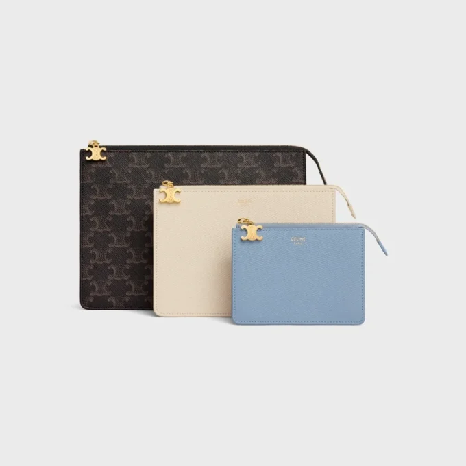 Üçlü Kese Seti Triomphe Canvas ve Damarlı Dana Derisi Triomphe Charms Üçlü Kese Seti Triomphe Canvas ve Damarlı Dana Derisi Triomphe Charms