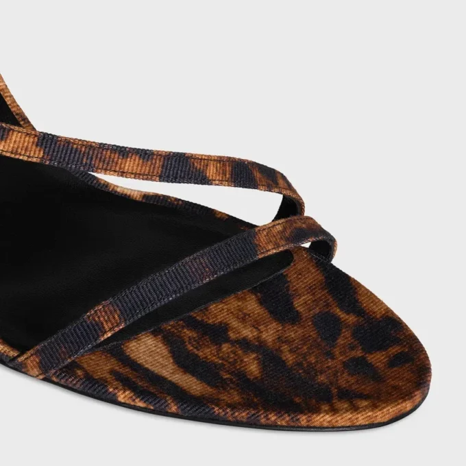Leopar Desenli Gros Grain Kumaştan CELINE Ava Sandalet Leopar Desenli Gros Grain Kumaştan CELINE Ava Sandalet