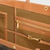 Triomphe Canvas Büyük Düz Alışveriş Çantası Triomphe Canvas Büyük Düz Alışveriş Çantası