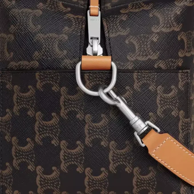 Triomphe Canvas ve Dana Derisi Crossbody Çanta Triomphe Canvas ve Dana Derisi Crossbody Çanta
