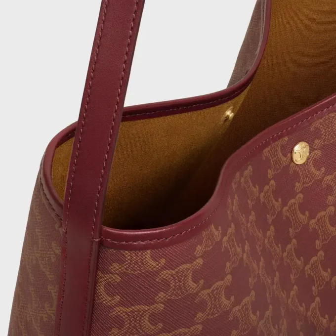 Triomphe Canvas ve Dana Derisinden Yumuşak Alışveriş Çantası Triomphe Canvas ve Dana Derisinden Yumuşak Alışveriş Çantası