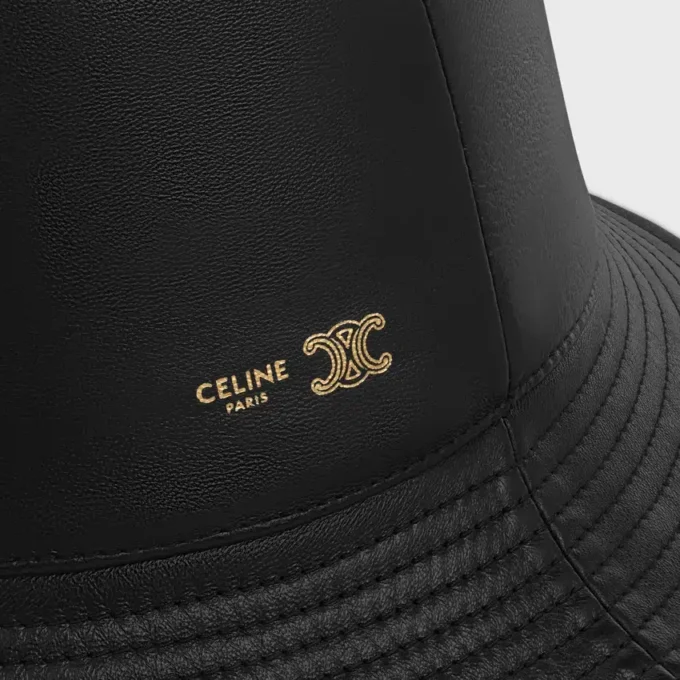 Yumuşak Kuzu Derisinden Kova Şapka Yumuşak Kuzu Derisinden Kova Şapka